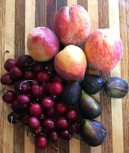 pfirsich- kirsche-feige - podere treggiaia frische obst - podere treggiaia