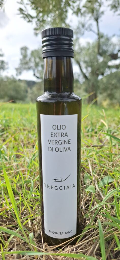 olive oil bottle - podere treggiaia
