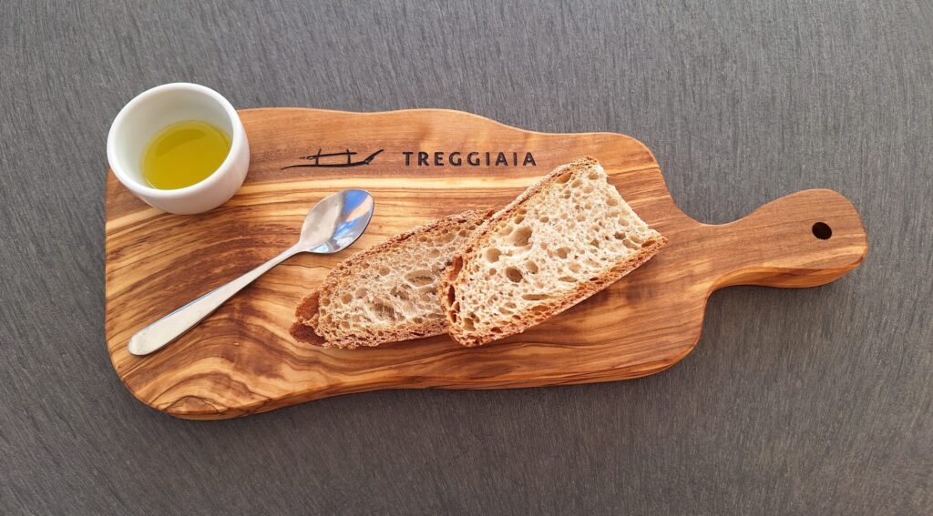 breadboard with olive oil - treggiaia